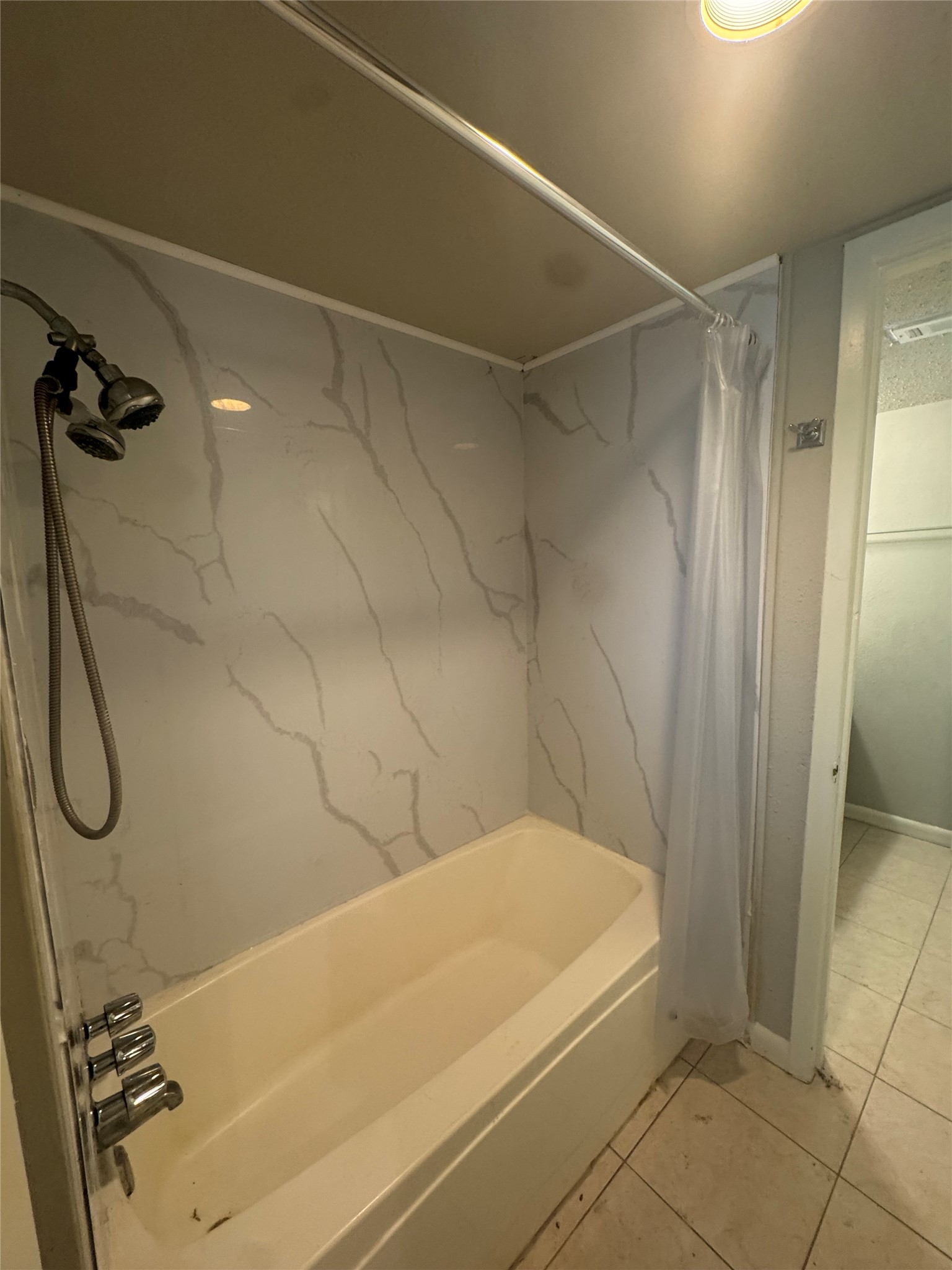 1443 Willow Rock Road Houston, TX 77088 - Photo 22 of 27 a bathroom with a bathtub