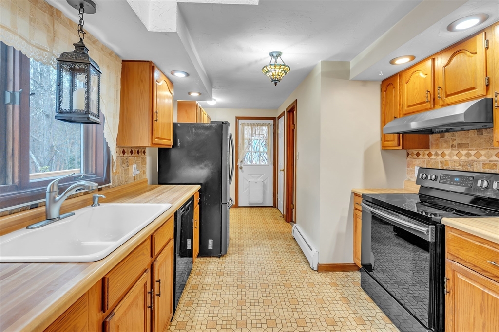 7 Hisgen Road Holland, MA 01521 - Photo 12 of 40 Gallery Image 12