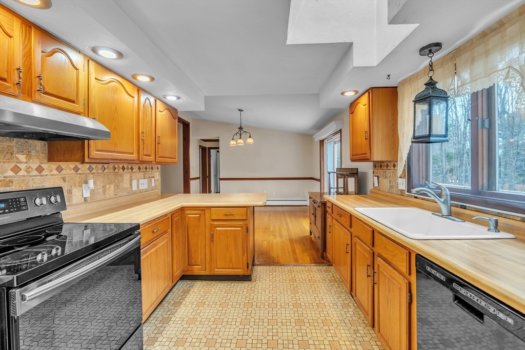 7 Hisgen Road Holland, MA 01521 - Photo 10 of 40 Gallery Image 10