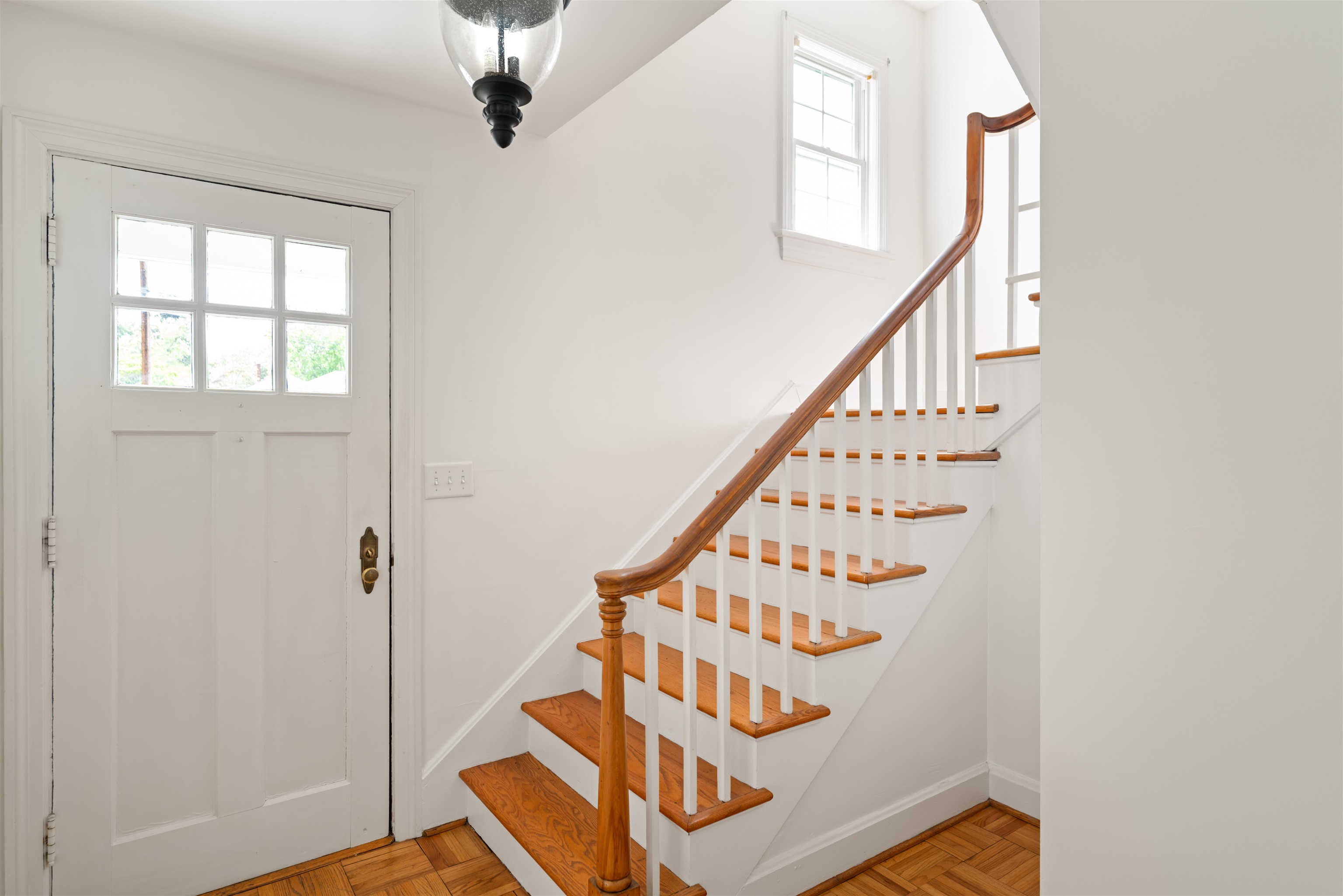 7 Taylor Street Staunton, VA 24401 - Photo 3 of 47 a view of entryway