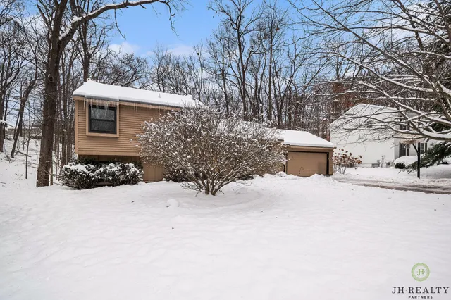 $399,000 | 446 Adaway Avenue Southeast, Ada, MI 49301