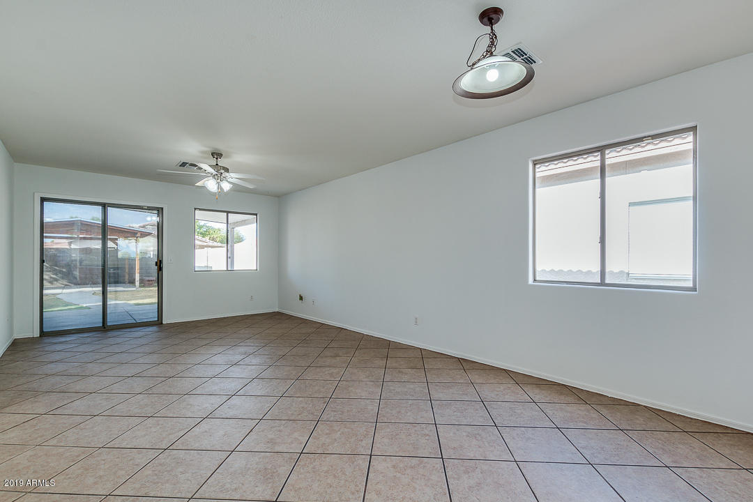 6626 West Riva Road Phoenix, AZ 85043 - Photo 3 of 34 05-Riva