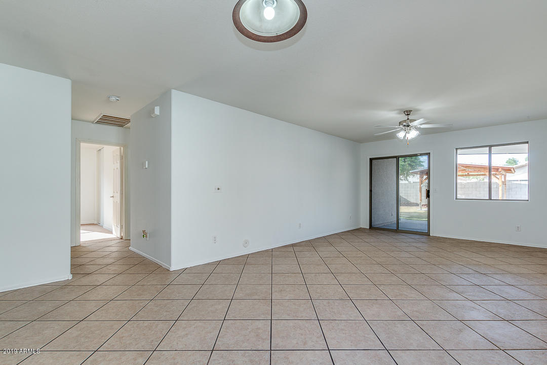 6626 West Riva Road Phoenix, AZ 85043 - Photo 4 of 34 04-Riva