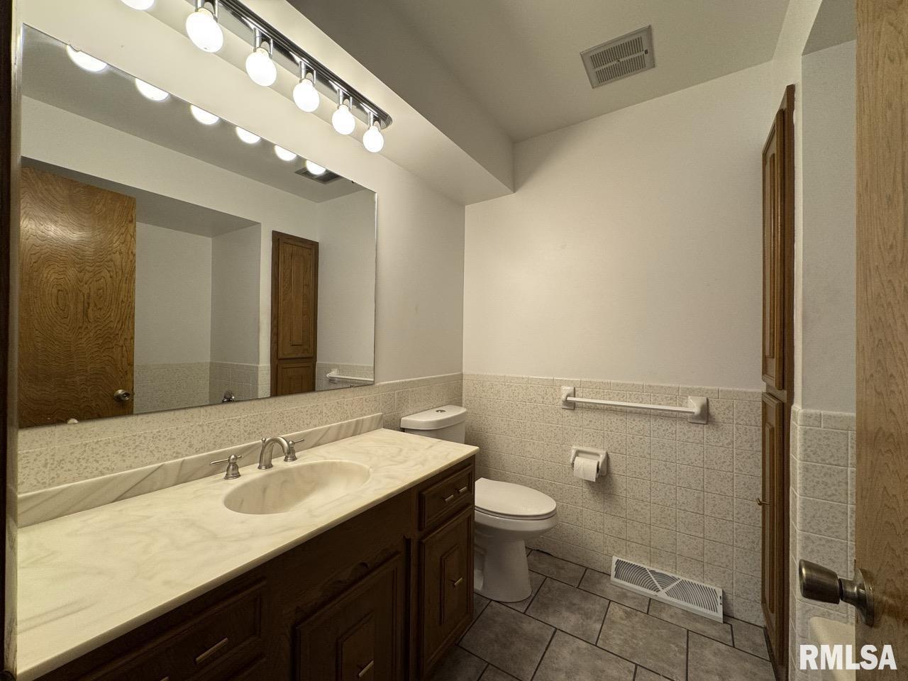 3816 Ridgewood Drive Davenport, IA 52807 - Photo 21 of 22