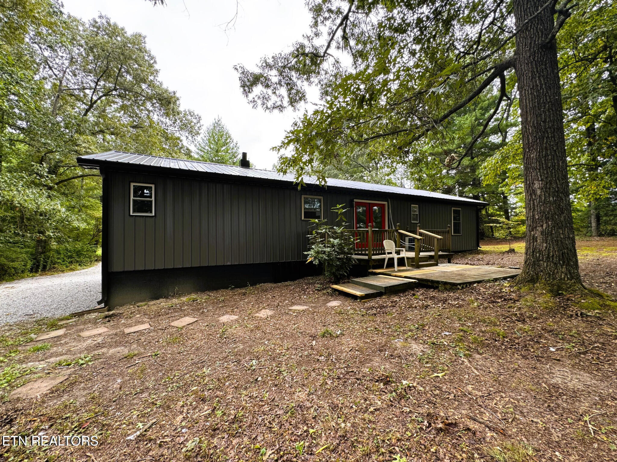 1435 Twin Bridge Road Deer Lodge, TN 37726 - Photo 5 of 29 5) 50874-67323e445f1da