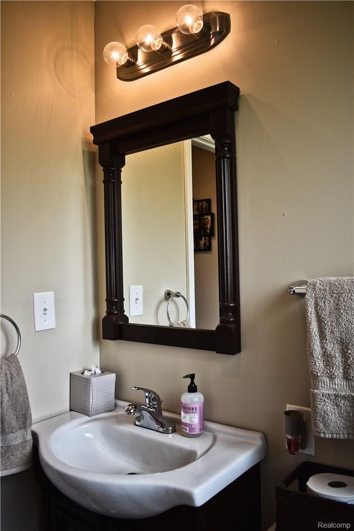 4731 Rosedale Court Clarkston, MI 48348 - Photo 20 of 49 a59.jpg