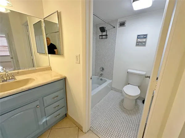 $2,900 | 3800 South Ocean Drive, Unit 611, Hollywood, FL 33019