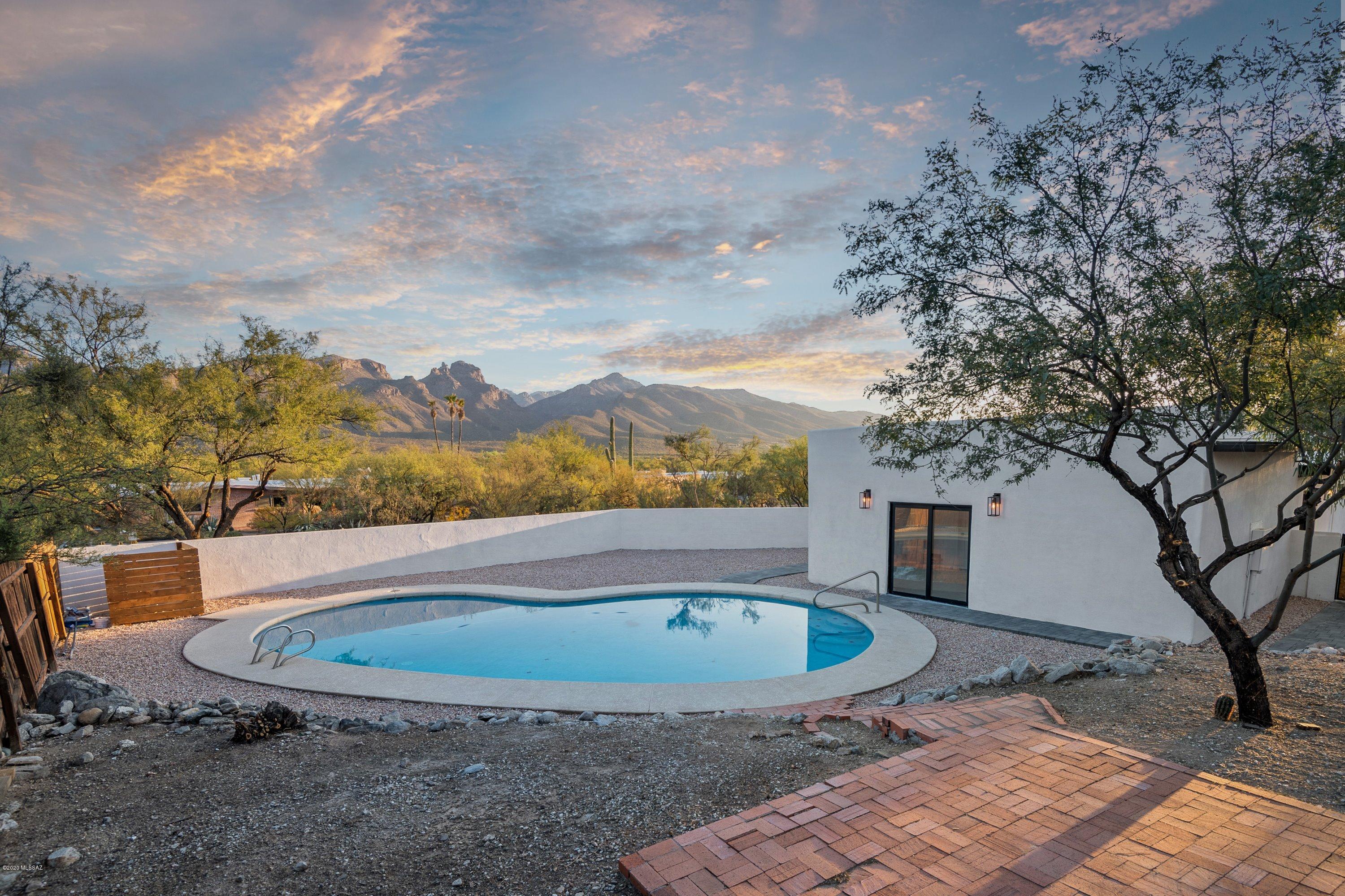 8250 East Rockgate Road Tucson, AZ 85750 - Photo 7 of 46