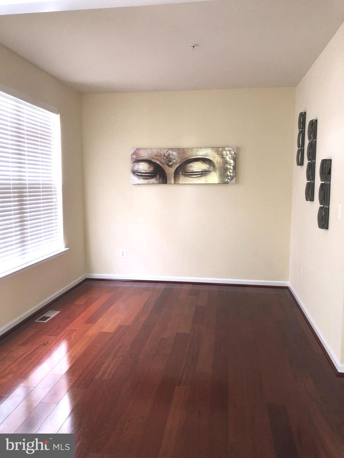 6904 Wade Avenue Clinton, MD 20735 - Photo 11 of 23 Living Room