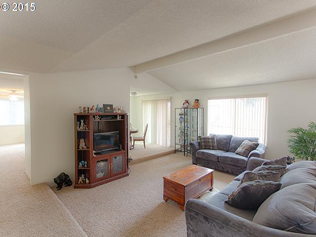 19340 Southwest Murphy Street Aloha, OR 97078 - Photo 3 of 16 Gallery Image 3