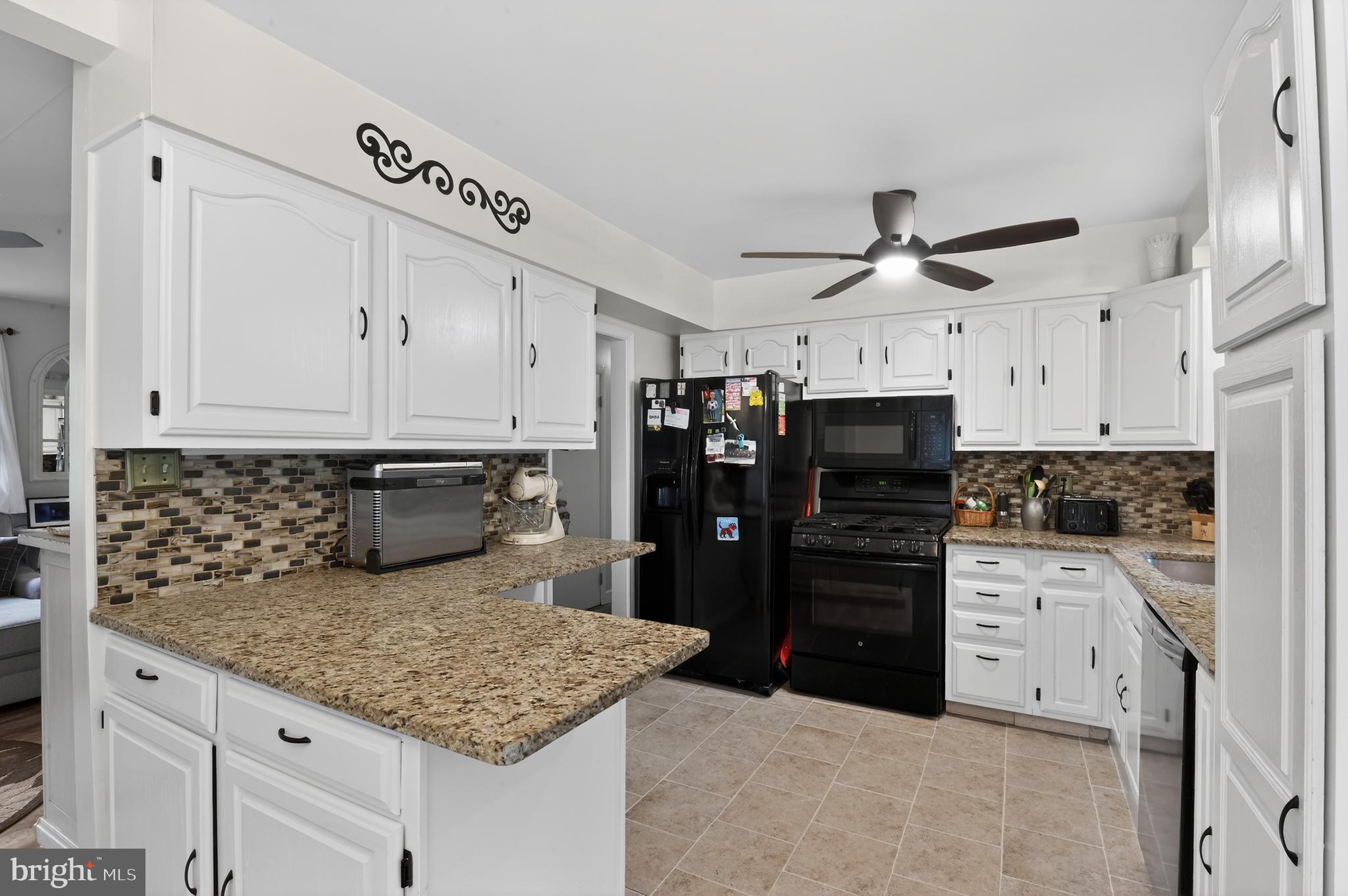 712 Tuckahoe Road Vineland, NJ 08360 - Photo 5 of 33 Kitchen with Granite Countertops
