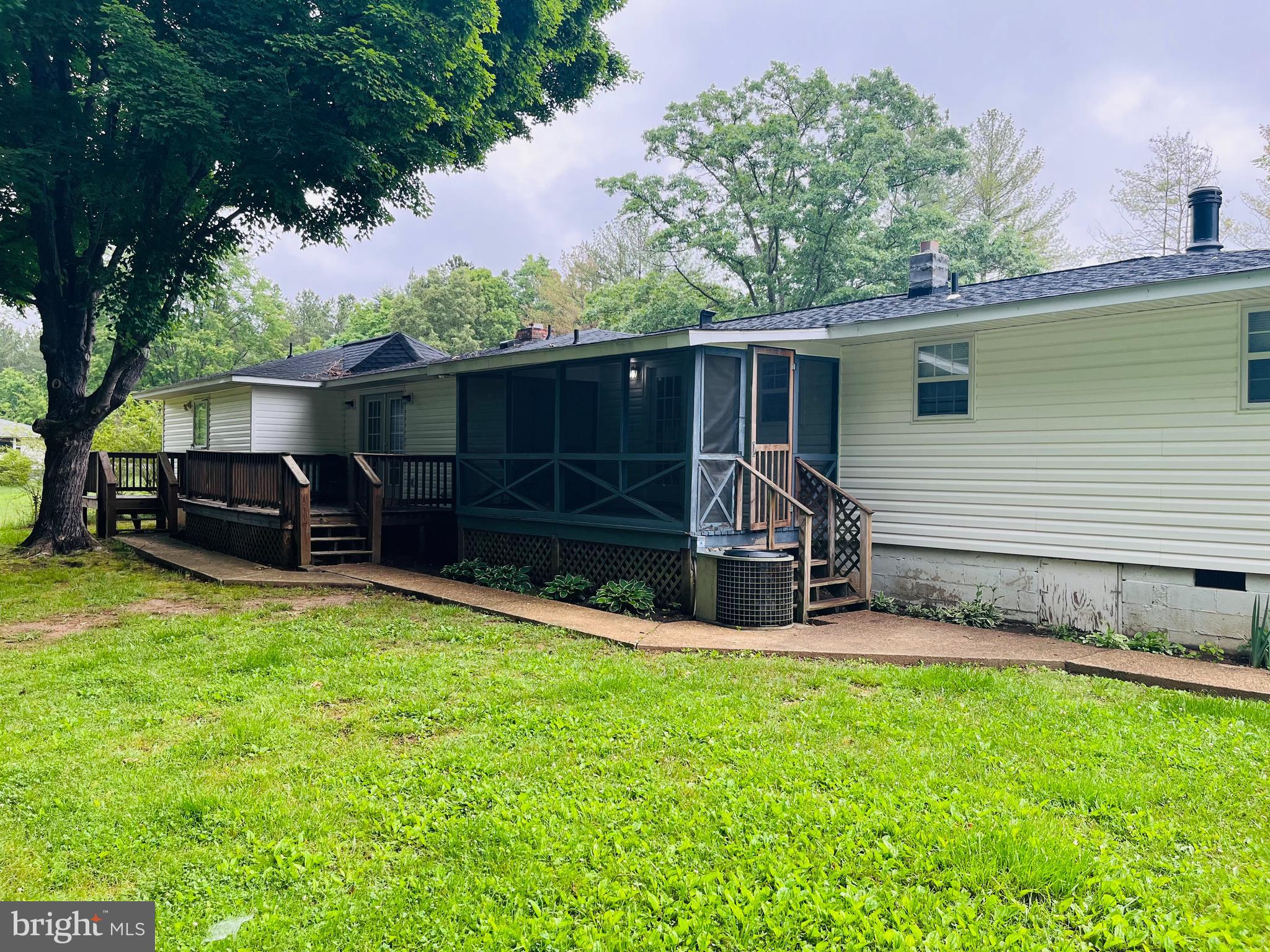 9806 Brock Road Spotsylvania, VA 22553 - Photo 13 of 15 Exterior