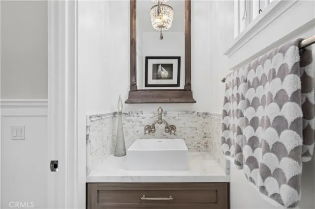 $3,295,000 | 718 Poinsettia Avenue, Corona del Mar, CA 92625