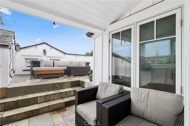 $3,295,000 | 718 Poinsettia Avenue, Corona del Mar, CA 92625