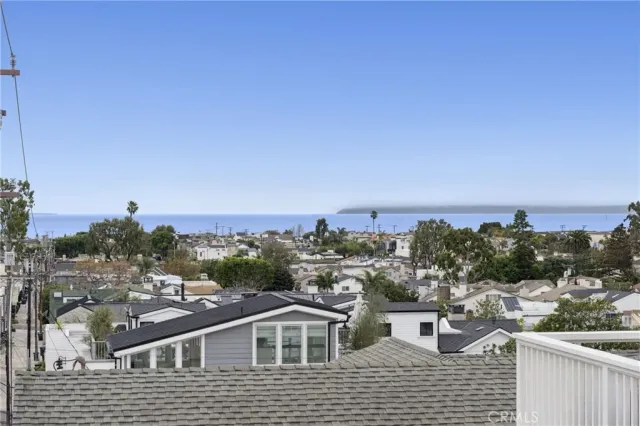 $3,295,000 | 718 Poinsettia Avenue, Corona del Mar, CA 92625