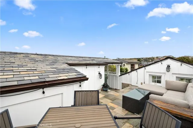 $3,295,000 | 718 Poinsettia Avenue, Corona del Mar, CA 92625