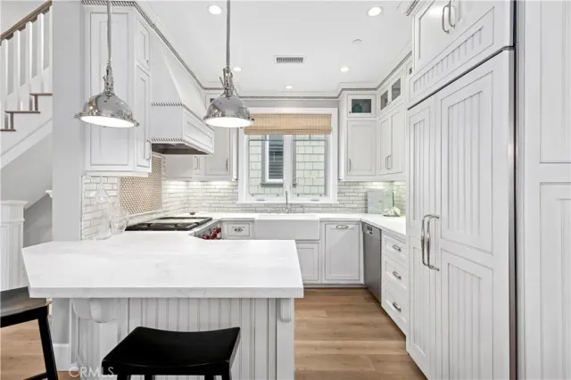 $3,295,000 | 718 Poinsettia Avenue, Corona del Mar, CA 92625