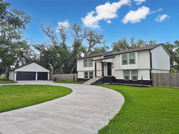 $425,000 | 253 County Road 840, Angleton, TX 77515