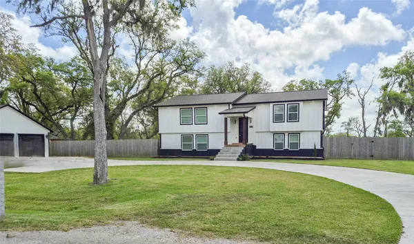 $425,000 | 253 County Road 840, Angleton, TX 77515