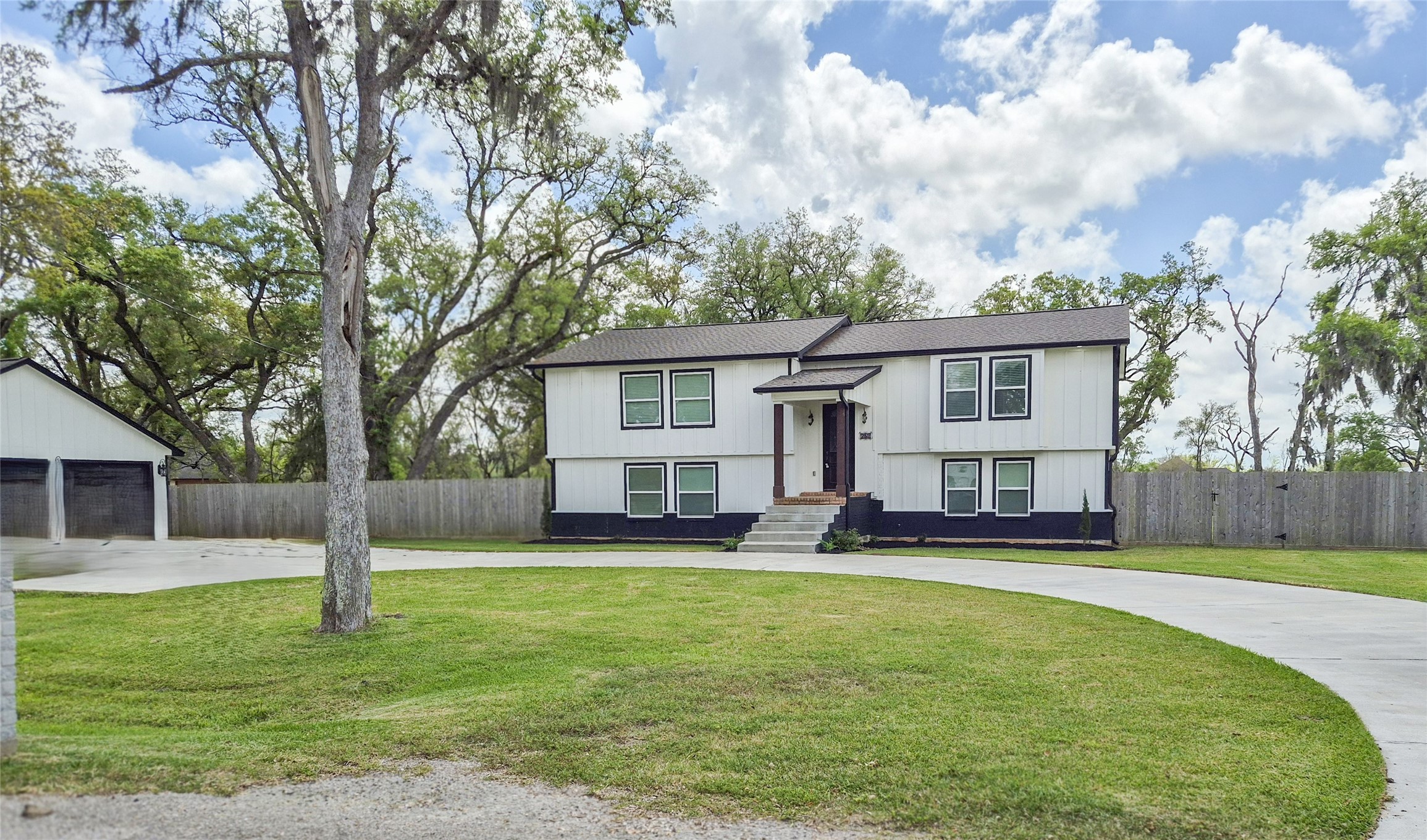 253 County Road 840 Angleton, TX 77515 - Photo 1 of 29 Front