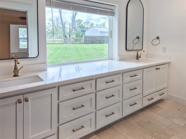 $425,000 | 253 County Road 840, Angleton, TX 77515