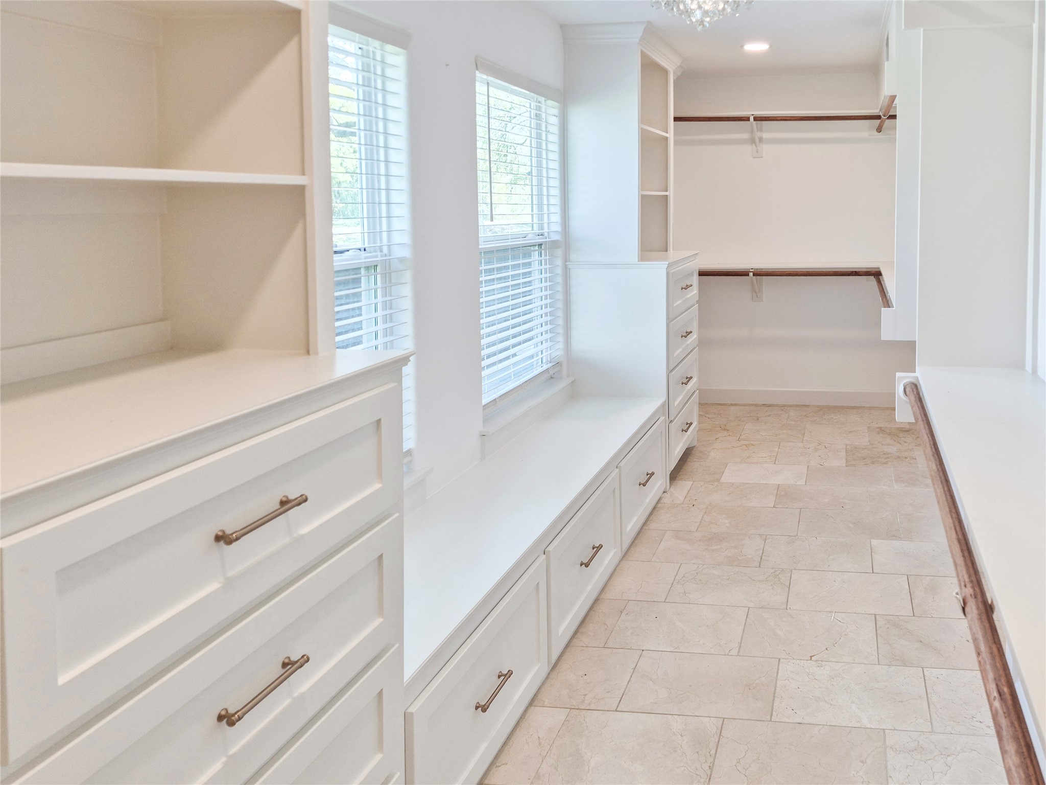 253 County Road 840 Angleton, TX 77515 - Photo 18 of 29 Primarty Closet