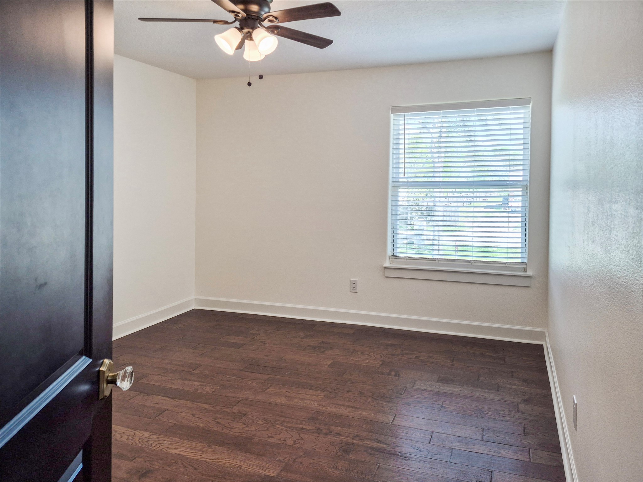 253 County Road 840 Angleton, TX 77515 - Photo 21 of 29 2nd Primary Suite