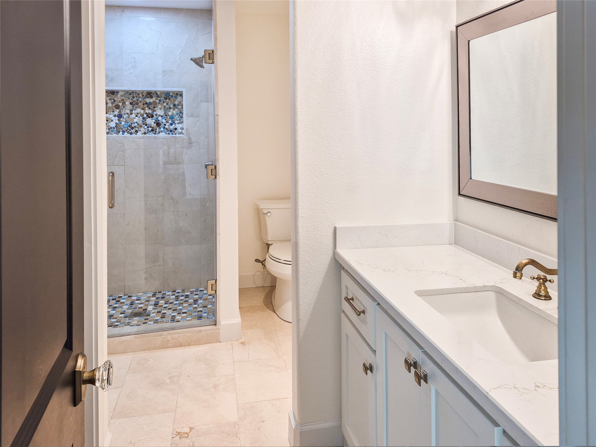 253 County Road 840 Angleton, TX 77515 - Photo 24 of 29 2nd Primary Bath