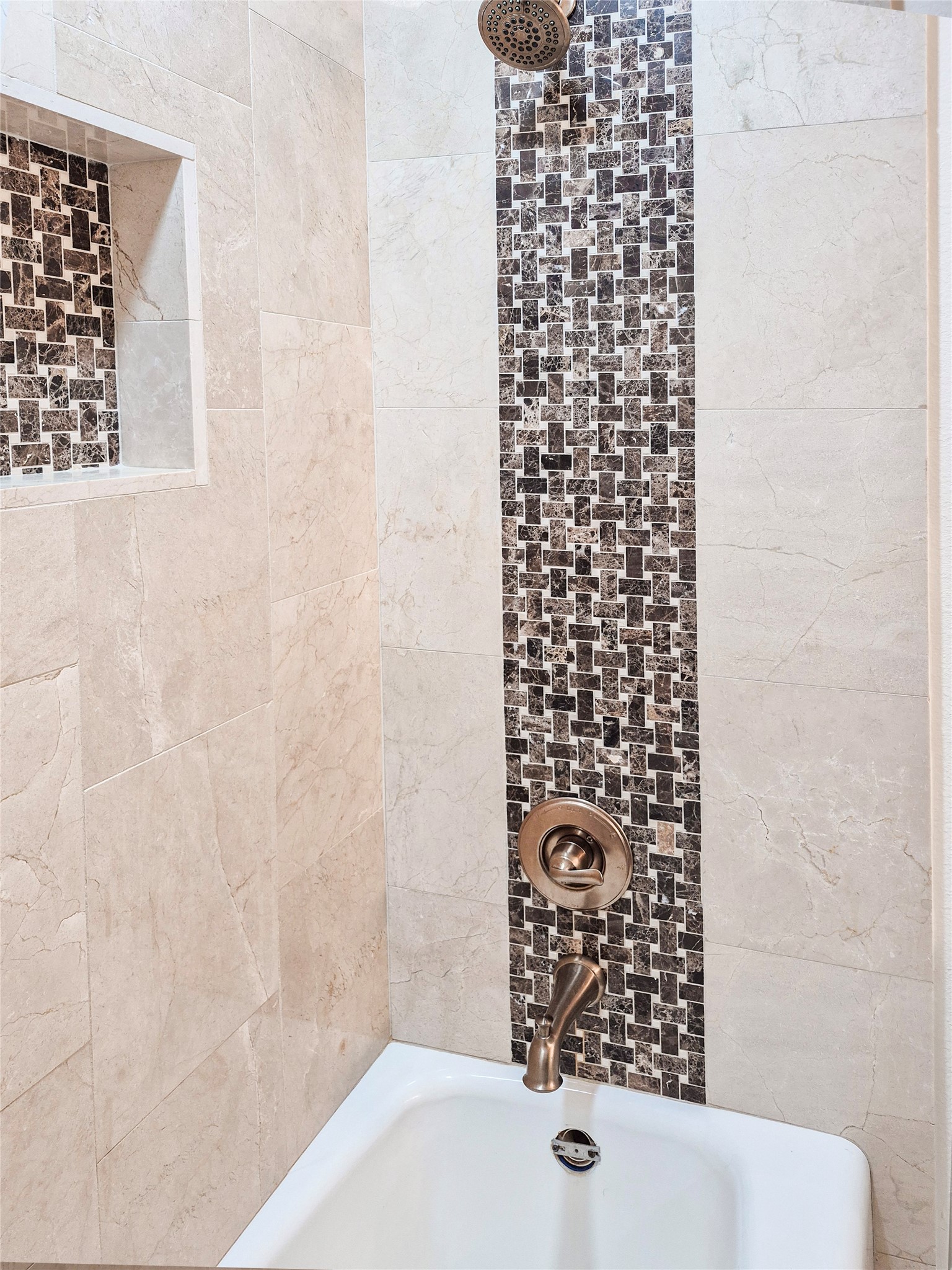 253 County Road 840 Angleton, TX 77515 - Photo 26 of 29 Guest Bath