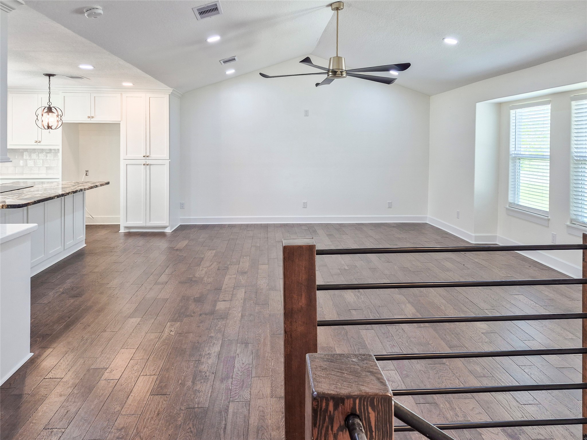 253 County Road 840 Angleton, TX 77515 - Photo 5 of 29 Living Area