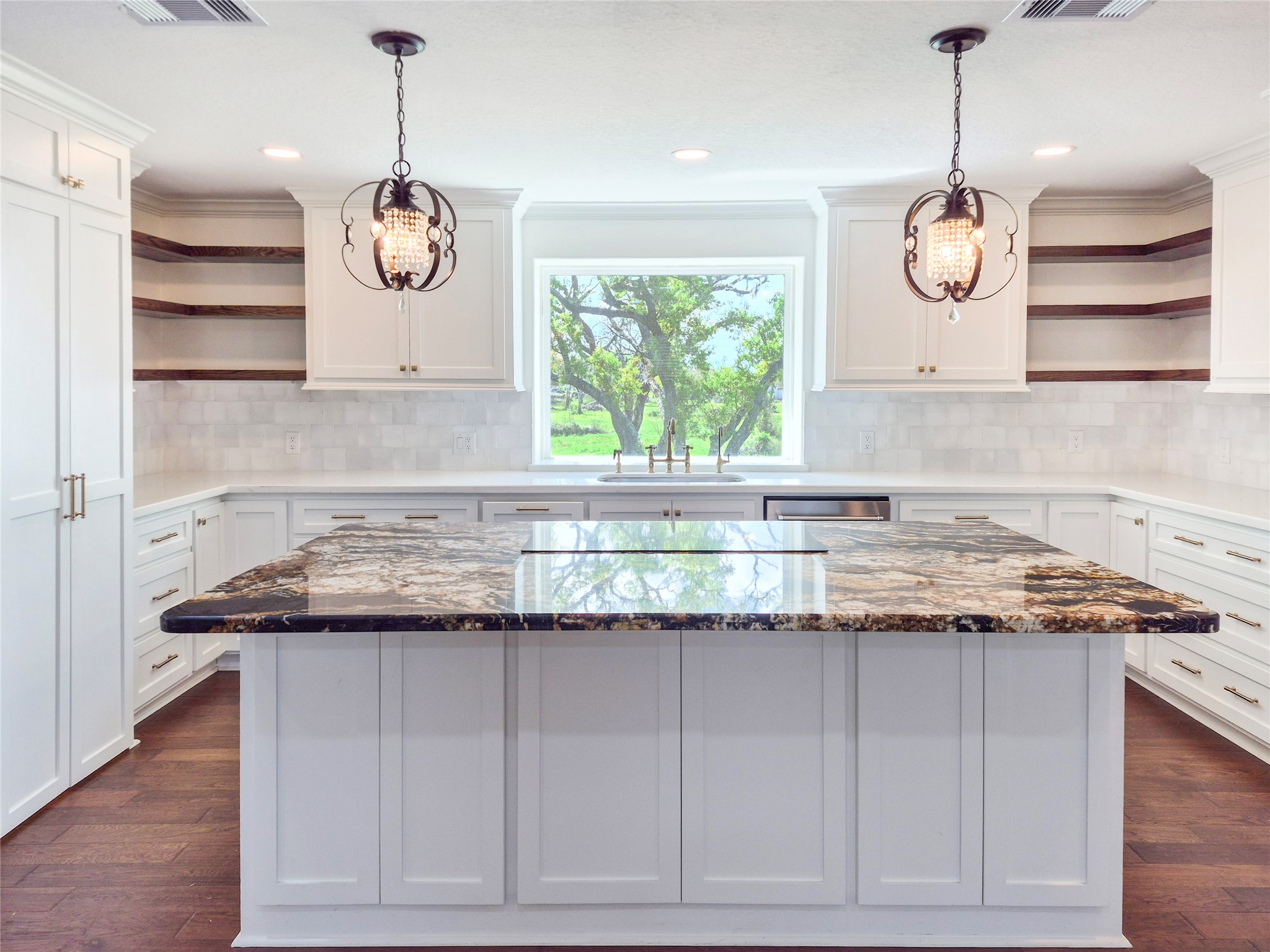 253 County Road 840 Angleton, TX 77515 - Photo 7 of 29