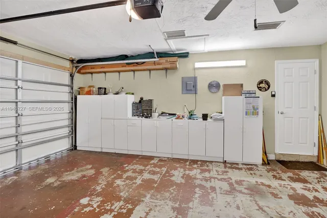 a view of a house with backyard and garden