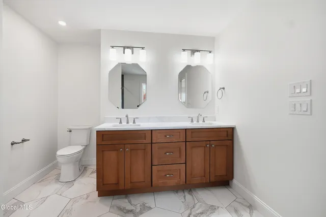 $825,000 | 2 Welding Way, Cohoes, NY 12047