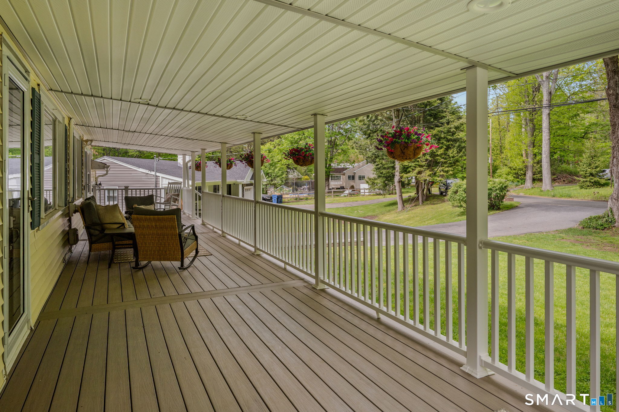 65 Flat Iron Road Guilford, CT 06437 - Photo 4 of 40 Covered front porch
