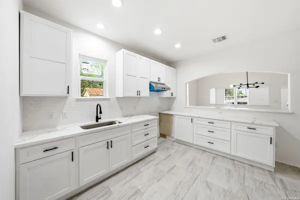 $290,000 | 717 Avenue C, Seguin, TX 78155