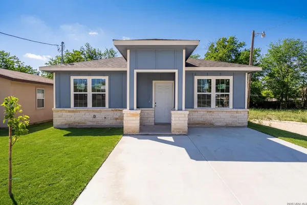 $290,000 | 717 Avenue C, Seguin, TX 78155