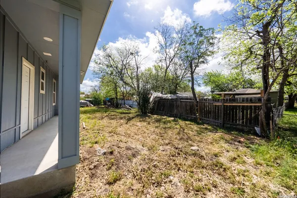 $290,000 | 717 Avenue C, Seguin, TX 78155
