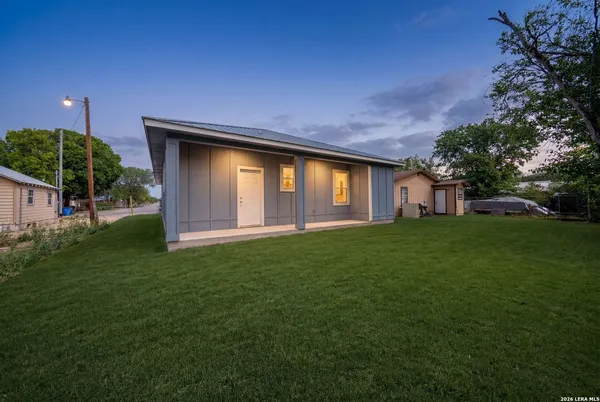 $290,000 | 717 Avenue C, Seguin, TX 78155