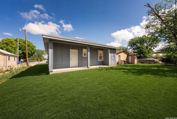 $290,000 | 717 Avenue C, Seguin, TX 78155