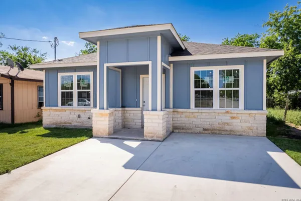 $290,000 | 717 Avenue C, Seguin, TX 78155