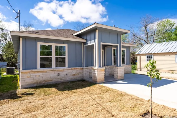 $290,000 | 717 Avenue C, Seguin, TX 78155