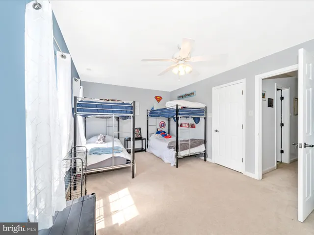 a view of a livingroom with a workspace