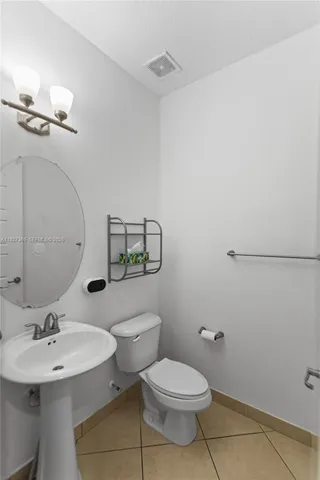 $699,900 | 878 Northeast 191st Street, Miami, FL 33179