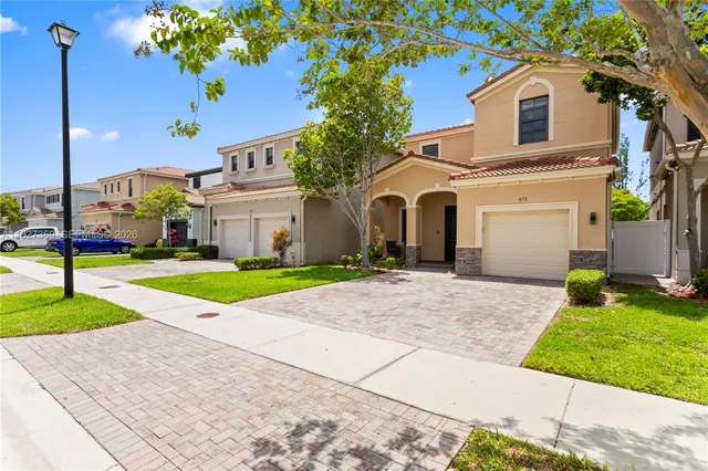 $699,900 | 878 Northeast 191st Street, Miami, FL 33179