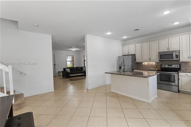 $699,900 | 878 Northeast 191st Street, Miami, FL 33179