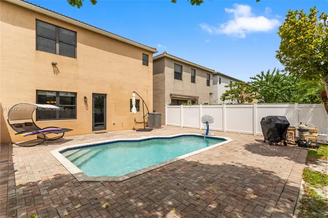 $699,900 | 878 Northeast 191st Street, Miami, FL 33179