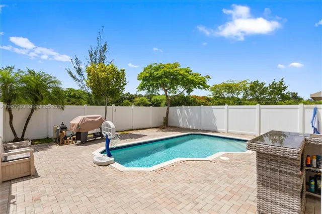 $699,900 | 878 Northeast 191st Street, Miami, FL 33179