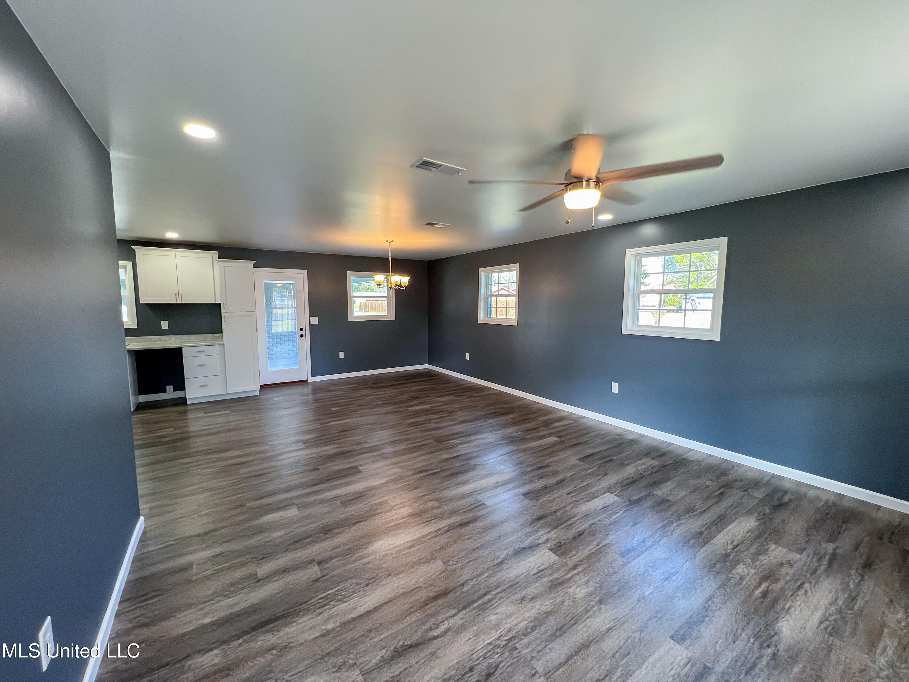 45 Sinclair Street Lucedale, MS 39452 - Photo 2 of 24 IMG_1391 3