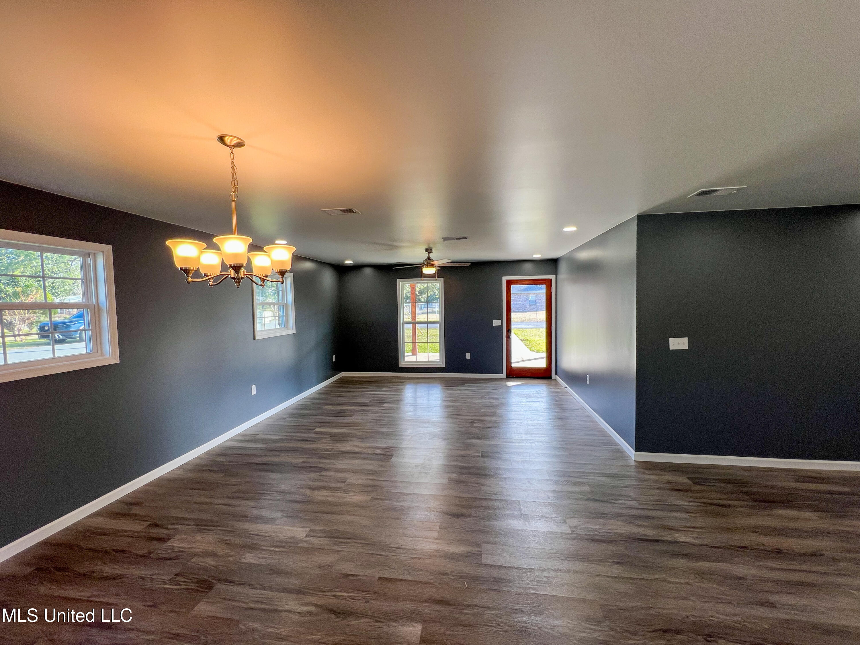 45 Sinclair Street Lucedale, MS 39452 - Photo 5 of 24 IMG_1395 3