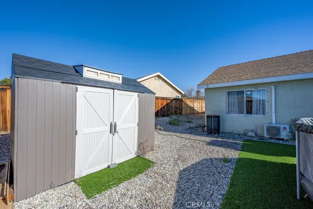 a view of a back yard of the house